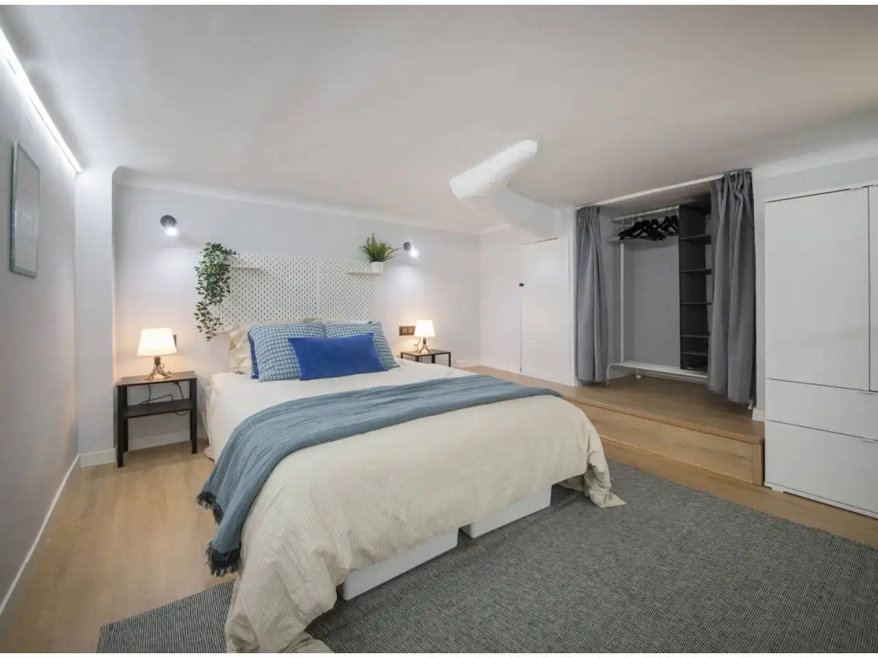 Schlafzimmer von Wohnung zum Verkauf in L'Hospitalet de Llobregat mit Parkett und Möbliert