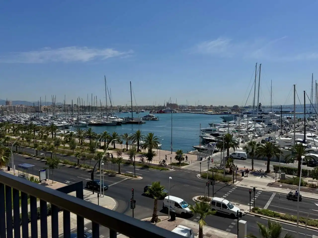Außenansicht von Wohnung zum Verkauf in  Palma de Mallorca mit Klimaanlage, Heizung und Terrasse