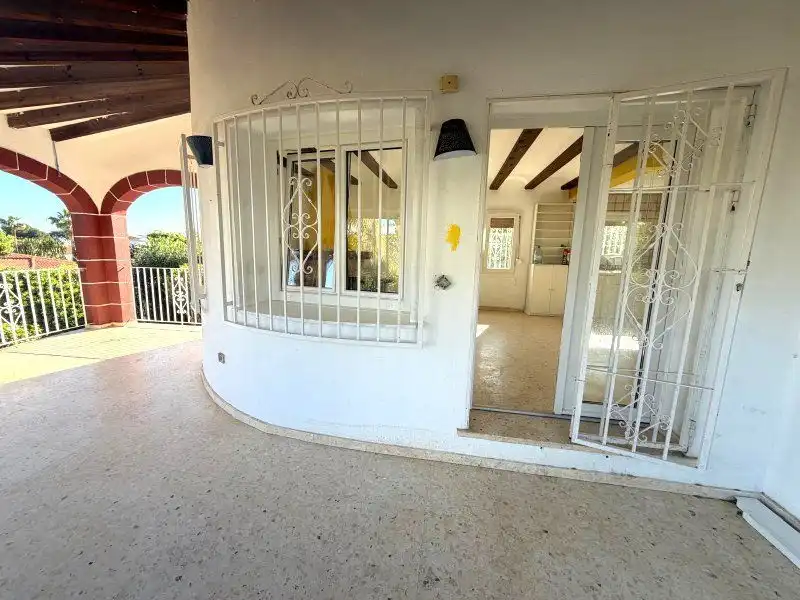 Haus oder Chalet zum Verkauf in Dénia mit Klimaanlage, Privatgarten und Terrasse