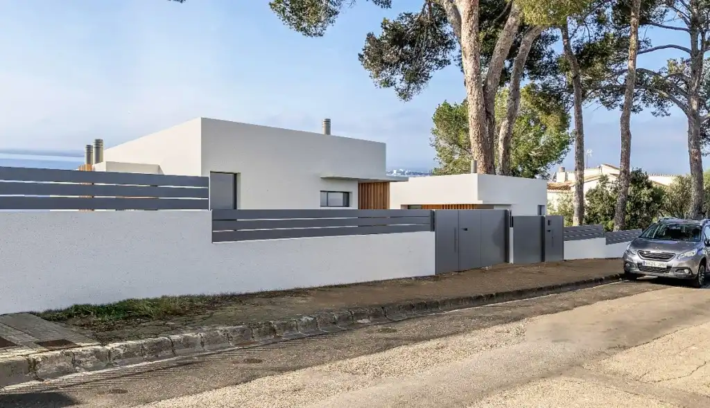 Exterior view of Houses for sale in Alcúdia  with Air Conditioner, Private garden and Swimming Pool