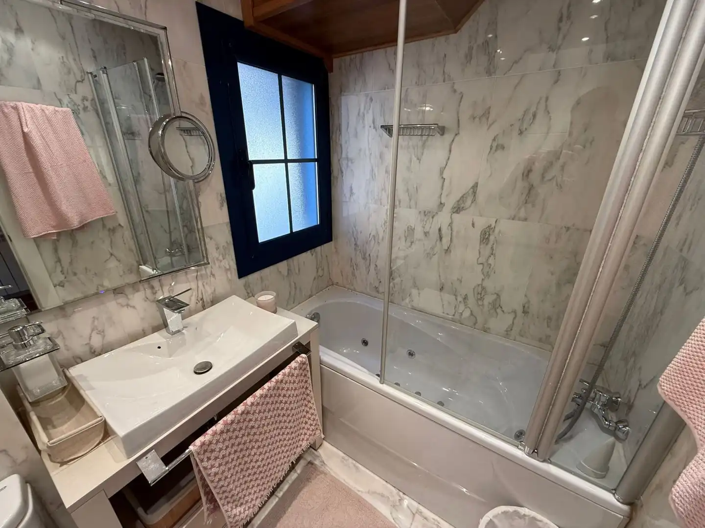 Baño de Piso en venta en Noja con Calefacción, Terraza y Balcón