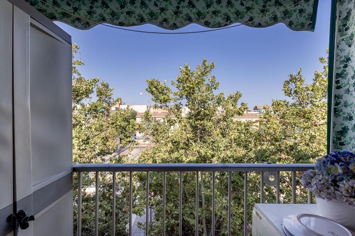 Terraza de Piso en venta en  Granada Capital con Aire acondicionado
