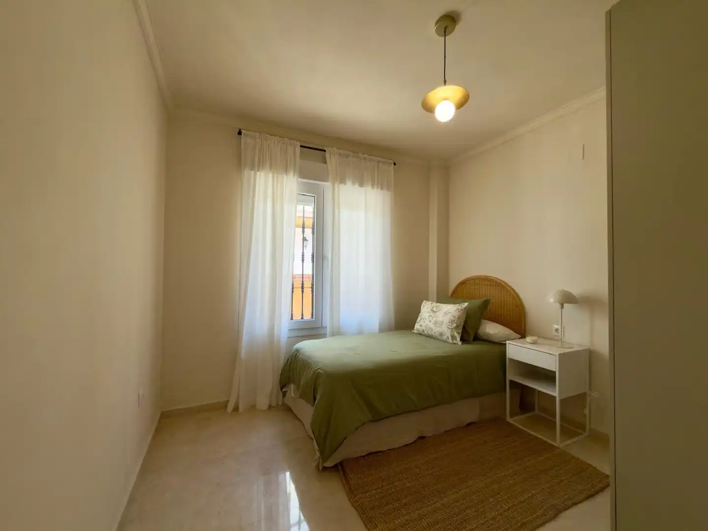 Schlafzimmer von Erdgeschoss zum Verkauf in Rincón de la Victoria mit Klimaanlage, Privatgarten und Terrasse