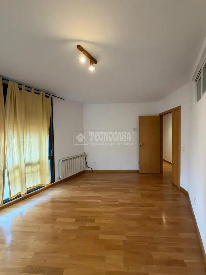Bedroom of Flat for sale in  Madrid Capital  with Air Conditioner, Heating and Terrace
