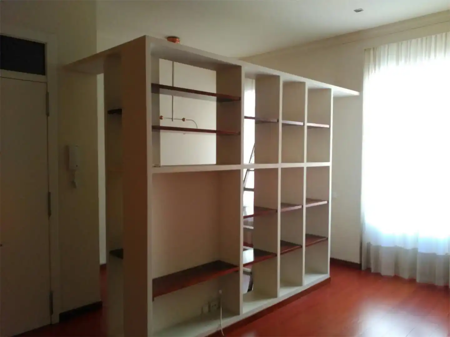 Flat for rent in  Valencia Capital  with Air Conditioner and Balcony