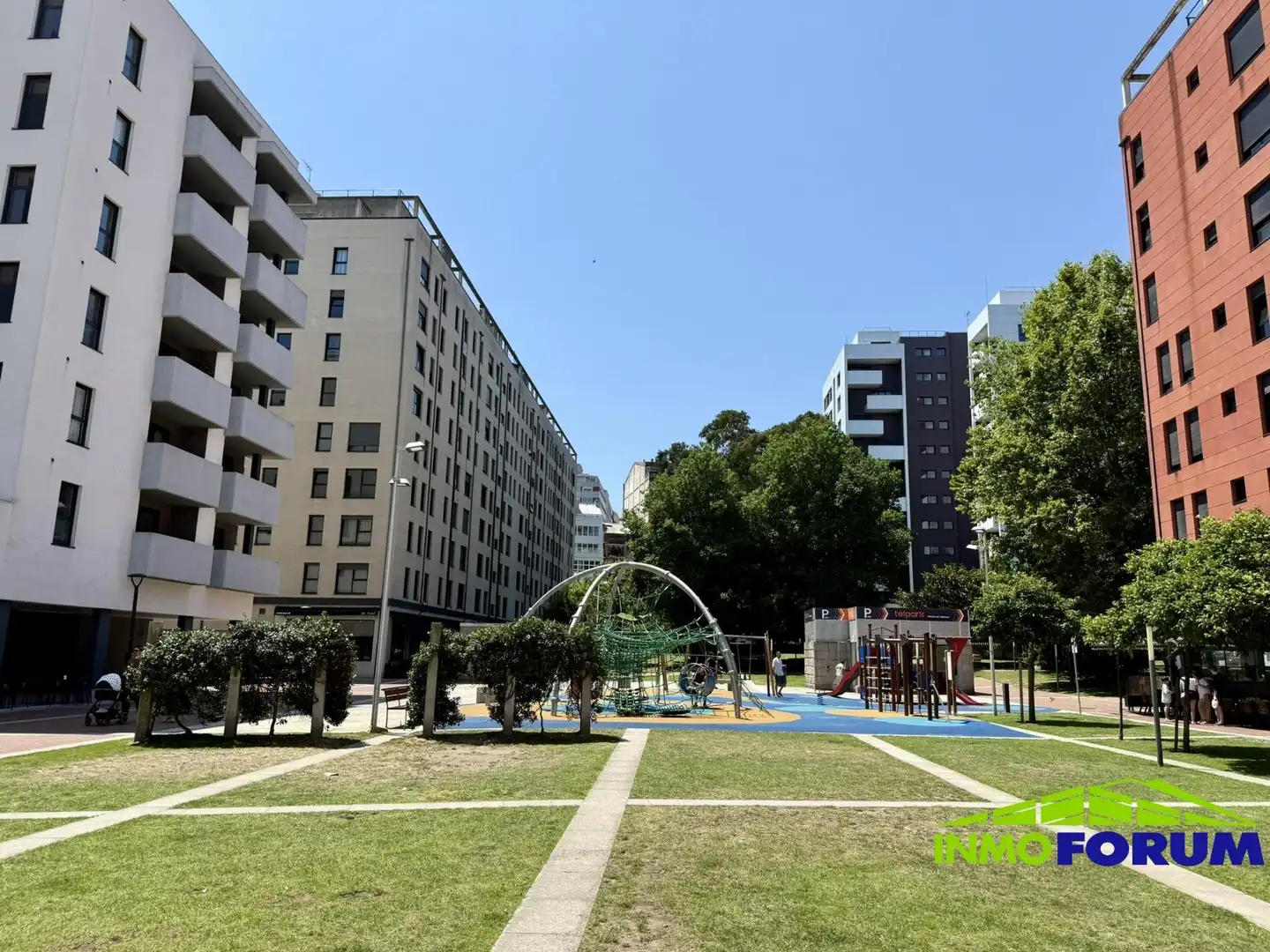 Vista exterior de Pis en venda en A Coruña Capital  amb Calefacció, Traster i Alarma