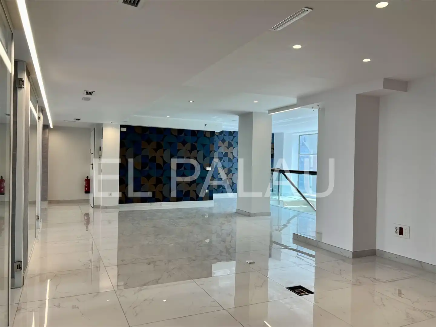 Office for rent in Valencia  with Air Conditioner