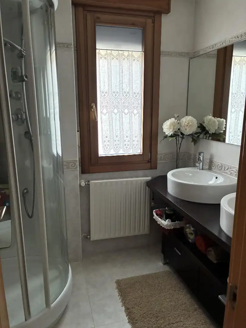 Badezimmer von Einfamilien-Reihenhaus zum Verkauf in Soria Capital  mit Heizung, Privatgarten und Terrasse