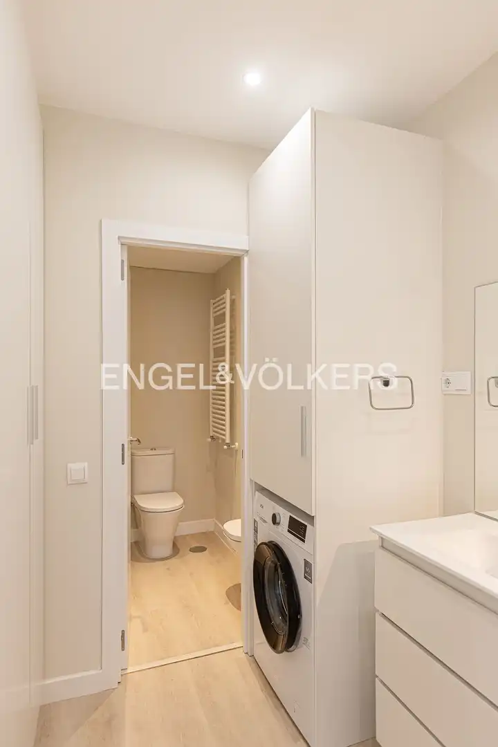 Bathroom of Flat for rent in Madrid  with Air Conditioner, Heating and Terrace