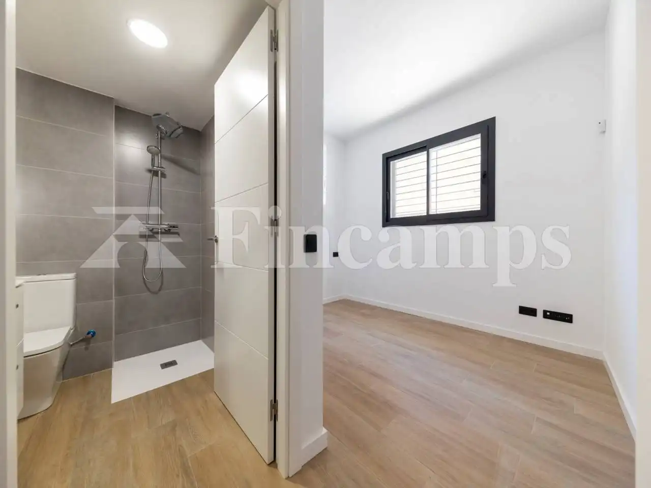 Bathroom of Flat for rent in Sabadell  with Air Conditioner, Parquet flooring and Storage room