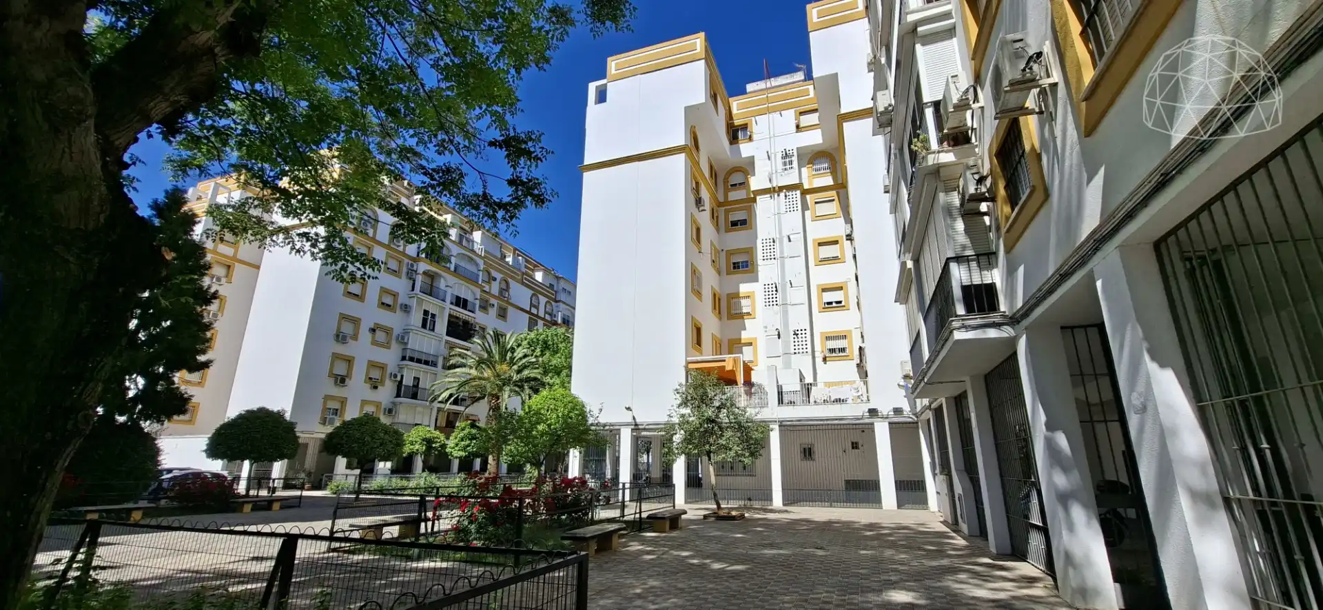 Exterior view of Flat for sale in Sevilla  with Air Conditioner, Private garden and Furnished