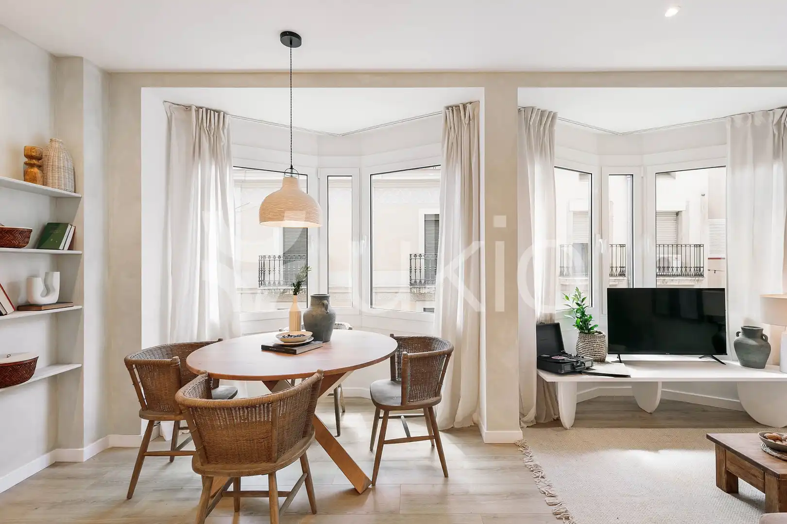 Comedor de Apartamento de alquiler en Barcelona con Aire acondicionado, Amueblado y Horno
