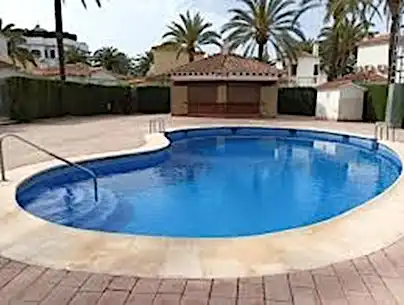 Piscina de Casa adosada de lloguer en Dénia amb Aire condicionat, Calefacció i Moblat