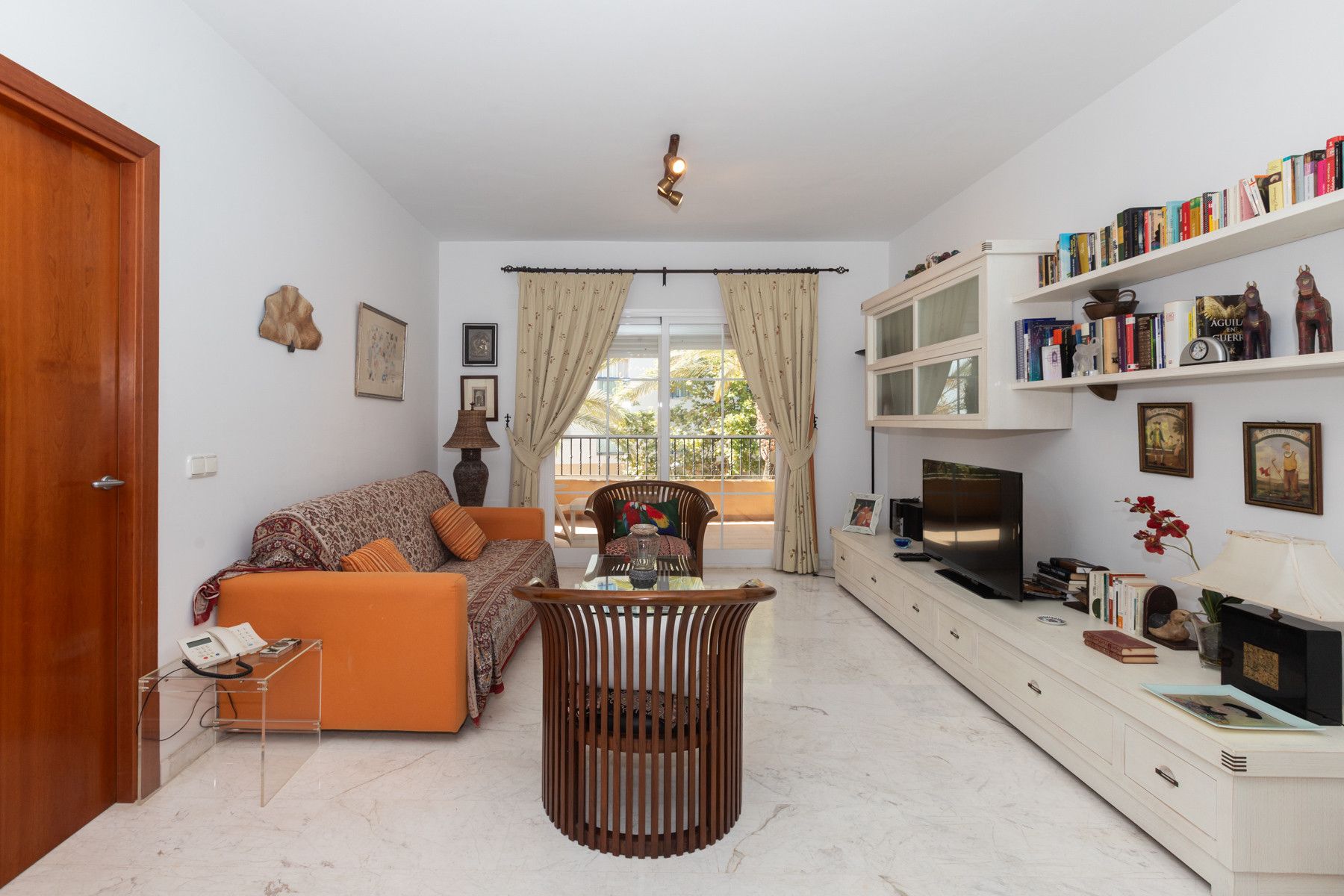 Sala de estar de Piso en venta en Estepona con Aire acondicionado y Terraza