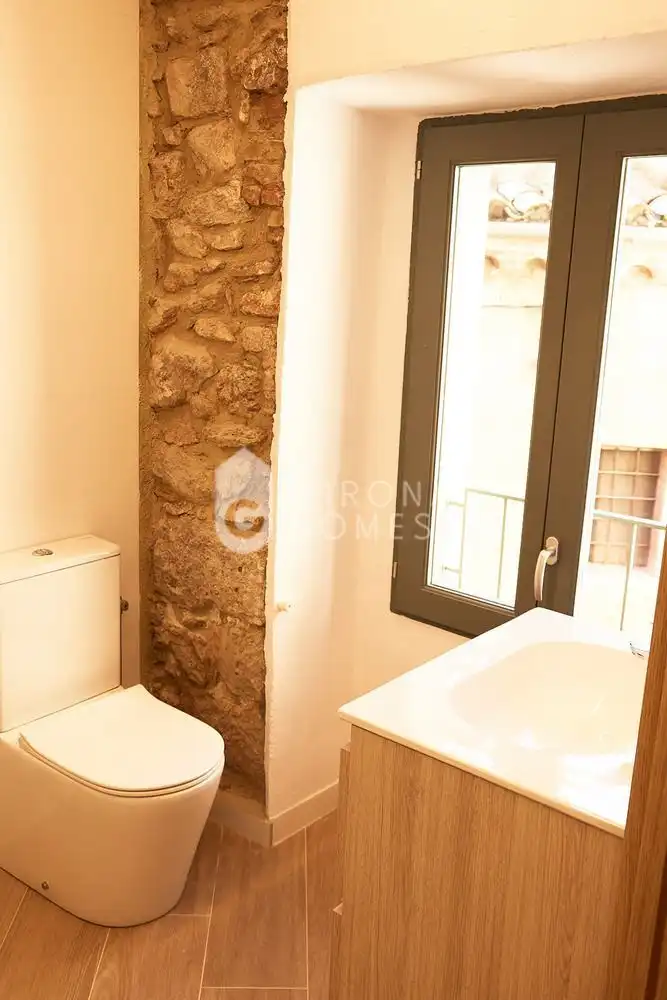 Bathroom of Houses for rent in Girona  with Air Conditioner, Heating and Private garden