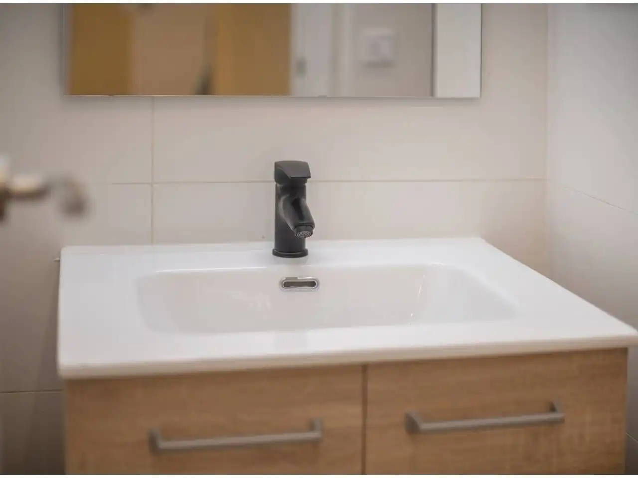 Baño de Estudio de alquiler en Barcelona con Aire acondicionado, Amueblado y Alarma