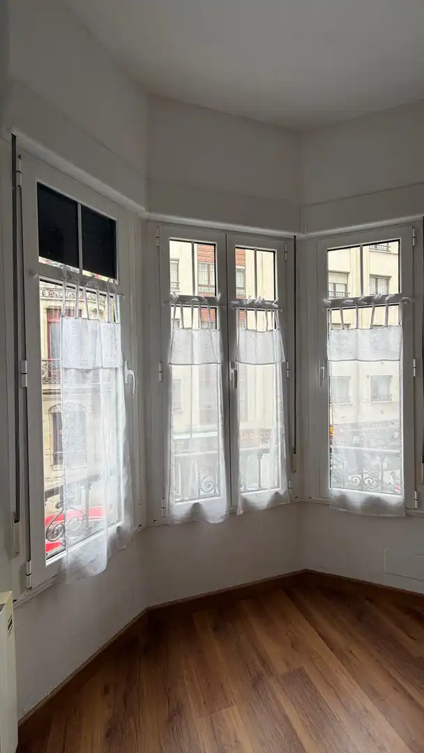 Habitación de Piso de alquiler en Gijón  con Balcón