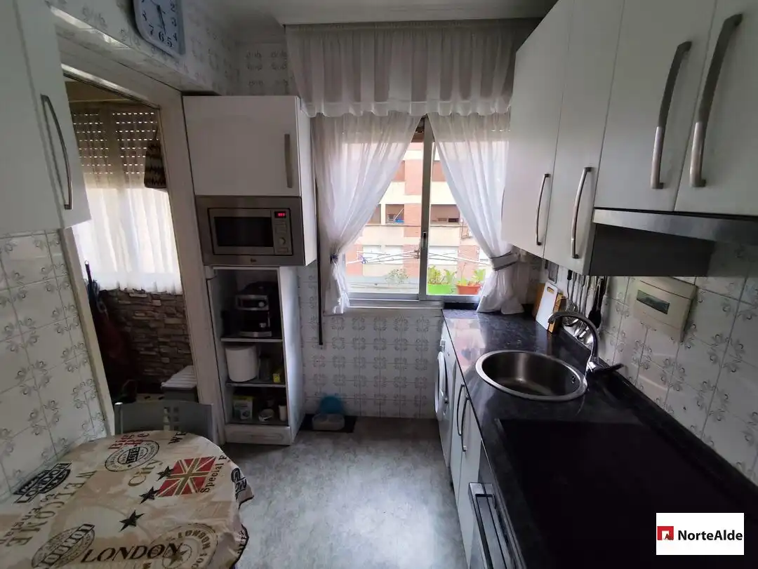 Cuina de Pis en venda en Barakaldo  amb Traster