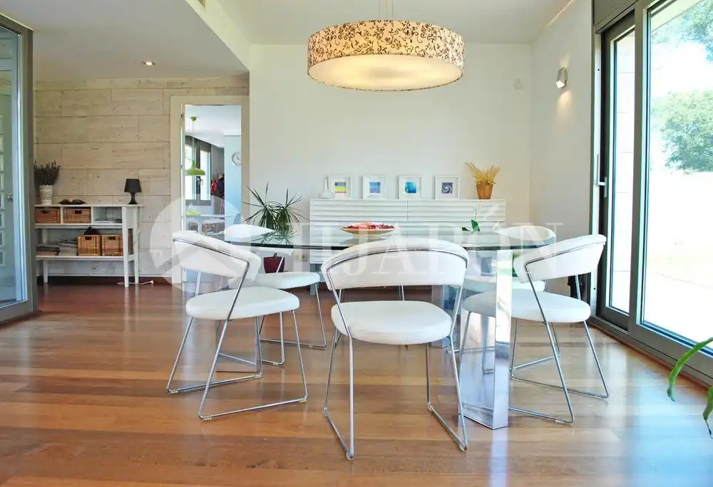 Menjador de Casa o xalet en venda en Vallromanes amb Aire condicionat, Jardí privat i Parquet