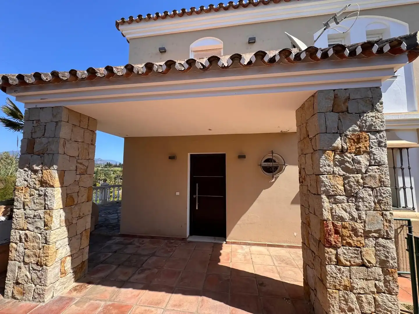 Vista exterior de Casa o chalet en venta en Estepona con Aire acondicionado, Calefacción y Jardín privado