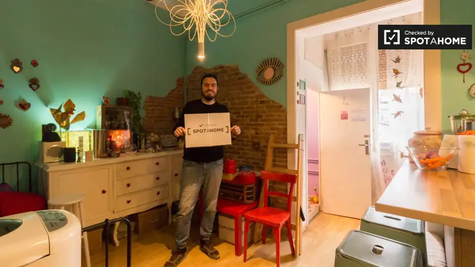 Vista exterior de Pis per a compartir en Barcelona amb Aire condicionat, Calefacció i Moblat
