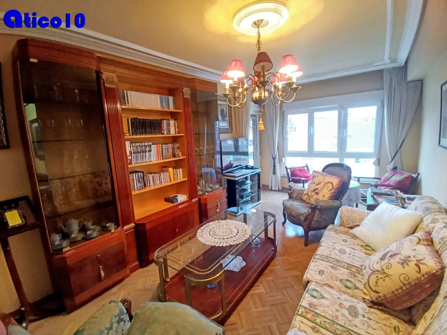 Sala de estar de Piso en venta en Oviedo  con Calefacción, Parquet y Terraza