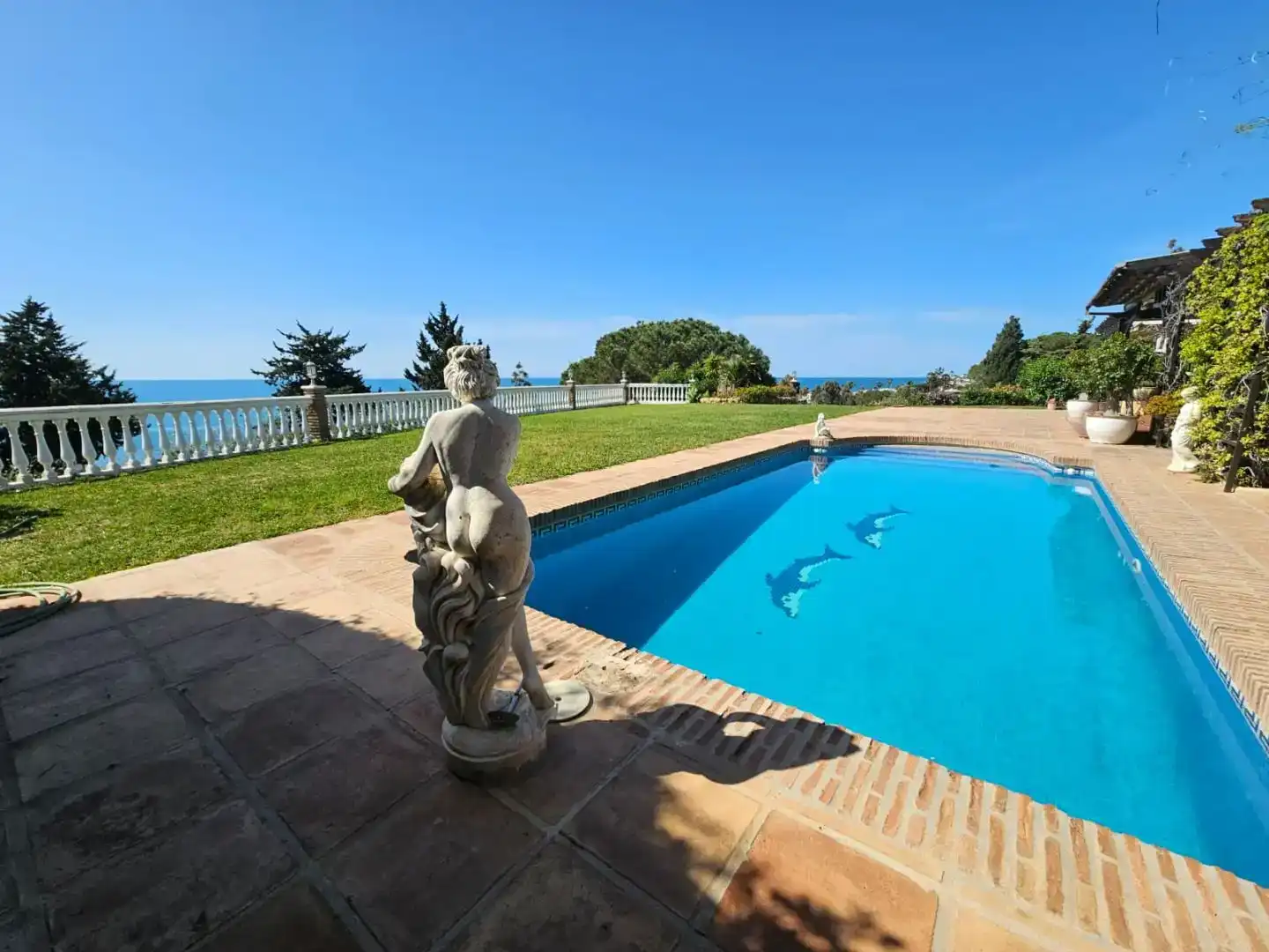 Schwimmbecken von Wohnung zur Miete in Mijas mit Klimaanlage, Privatgarten und Parkett