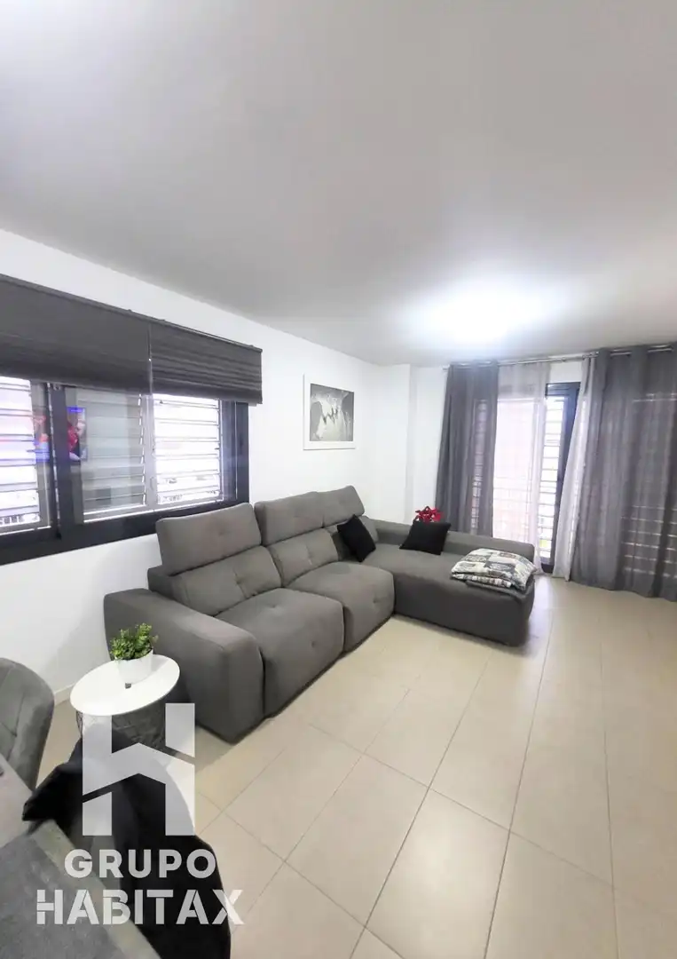 Living room of Duplexes for sale in Santa Coloma de Gramenet