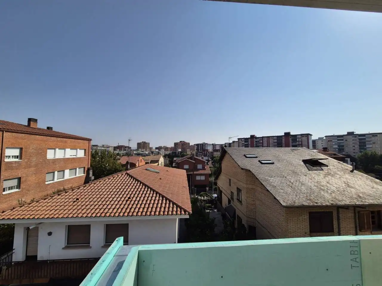 Vista exterior de Ático en venta en Cerdanyola del Vallès con Parquet y Terraza