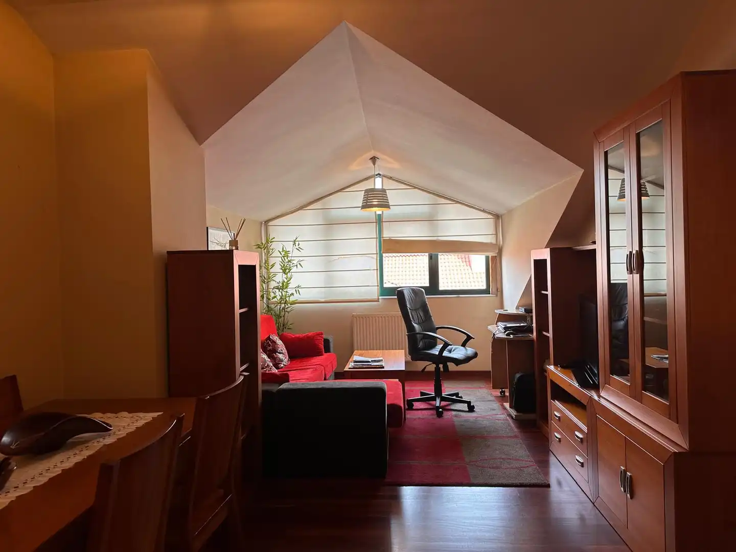 Wohnzimmer von Dachboden zum Verkauf in Ames mit Heizung, Parkett und Abstellraum
