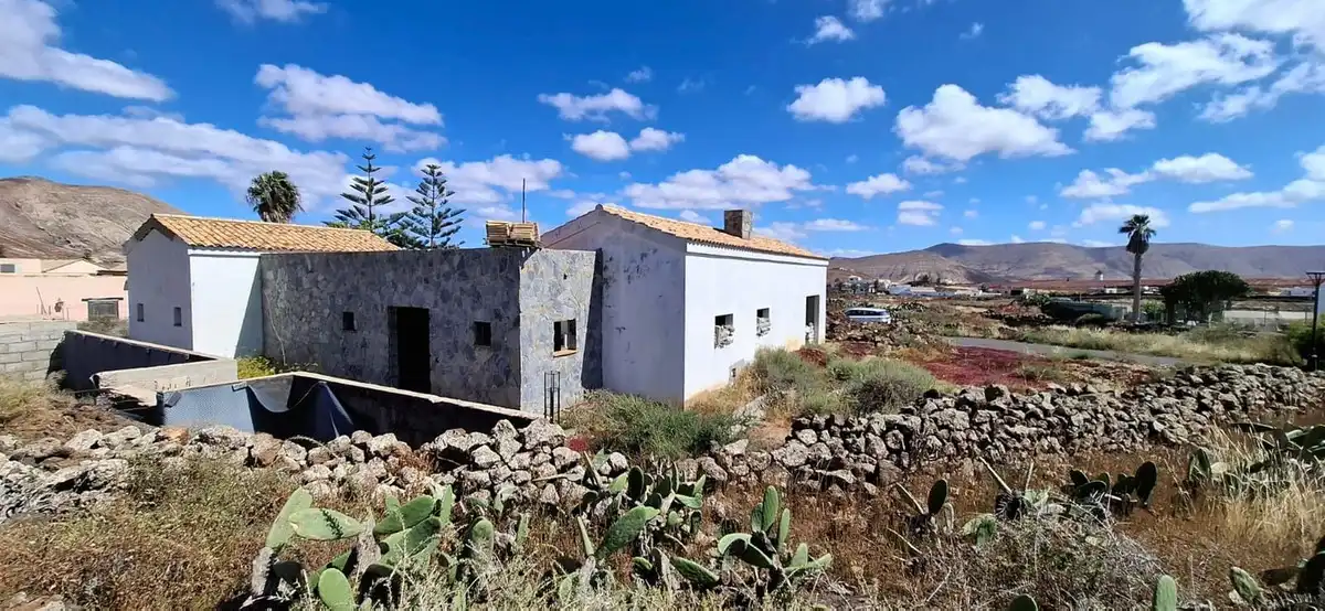 Vista exterior de Casa o xalet en venda en La Oliva amb Jardí privat i Terrassa