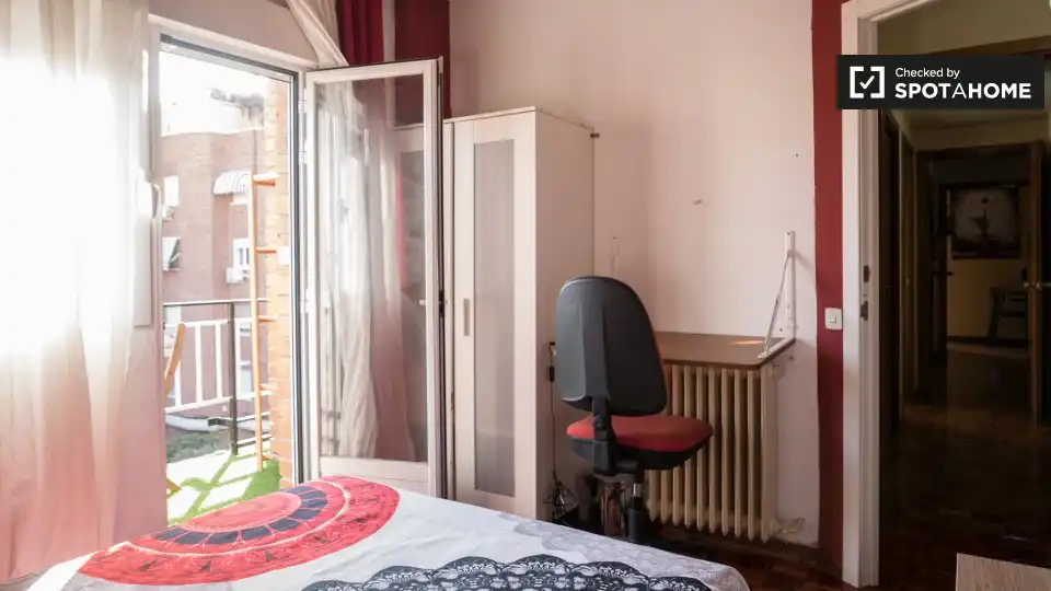 Room in Estación - Parque O'Donnell