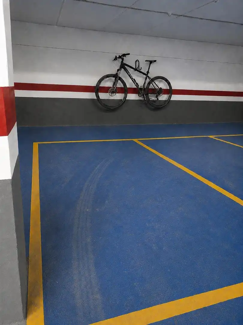 Parking de Ático en venta en Almería con Aire acondicionado, Calefacción y Jardín privado