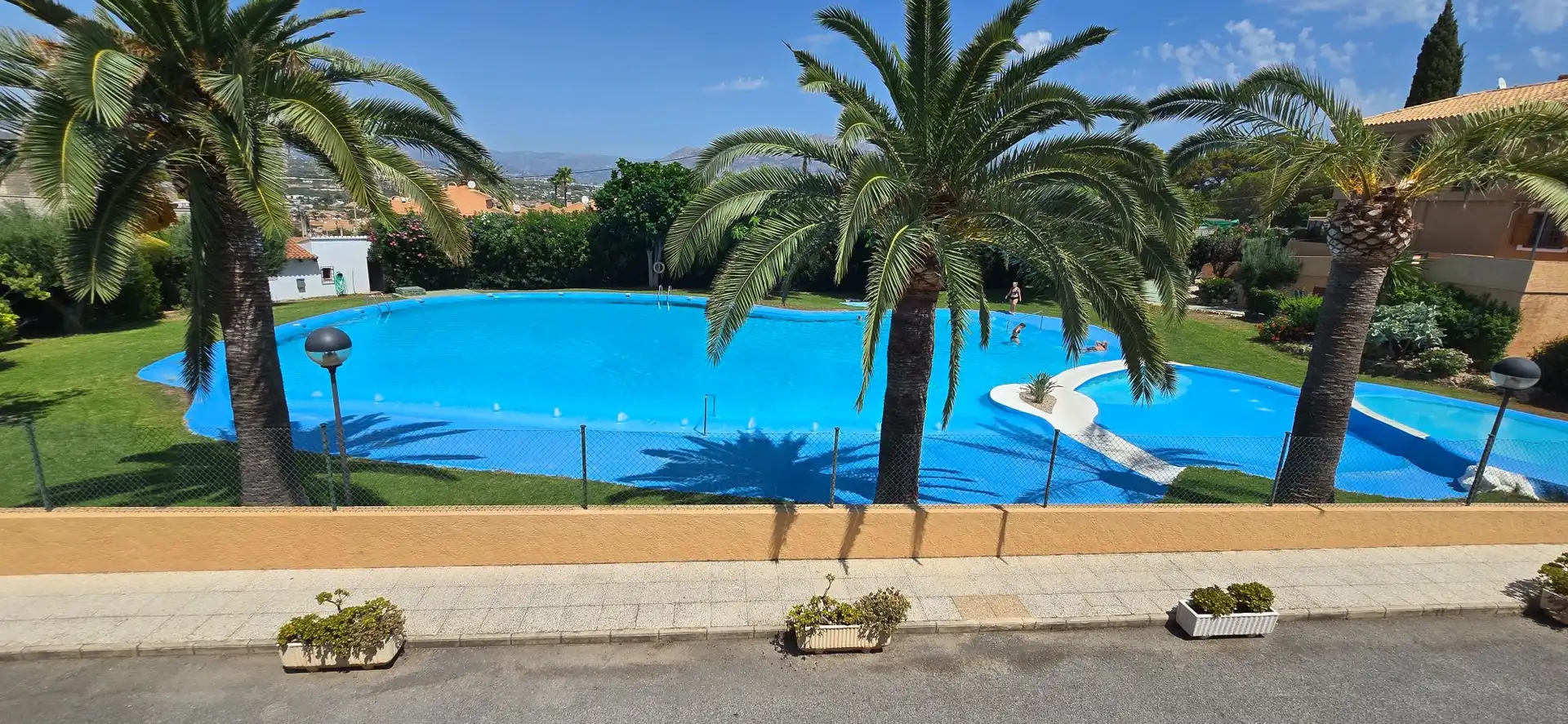 Piscina de Casa adosada en venta en L'Alfàs del Pi con Aire acondicionado, Jardín privado y Piscina
