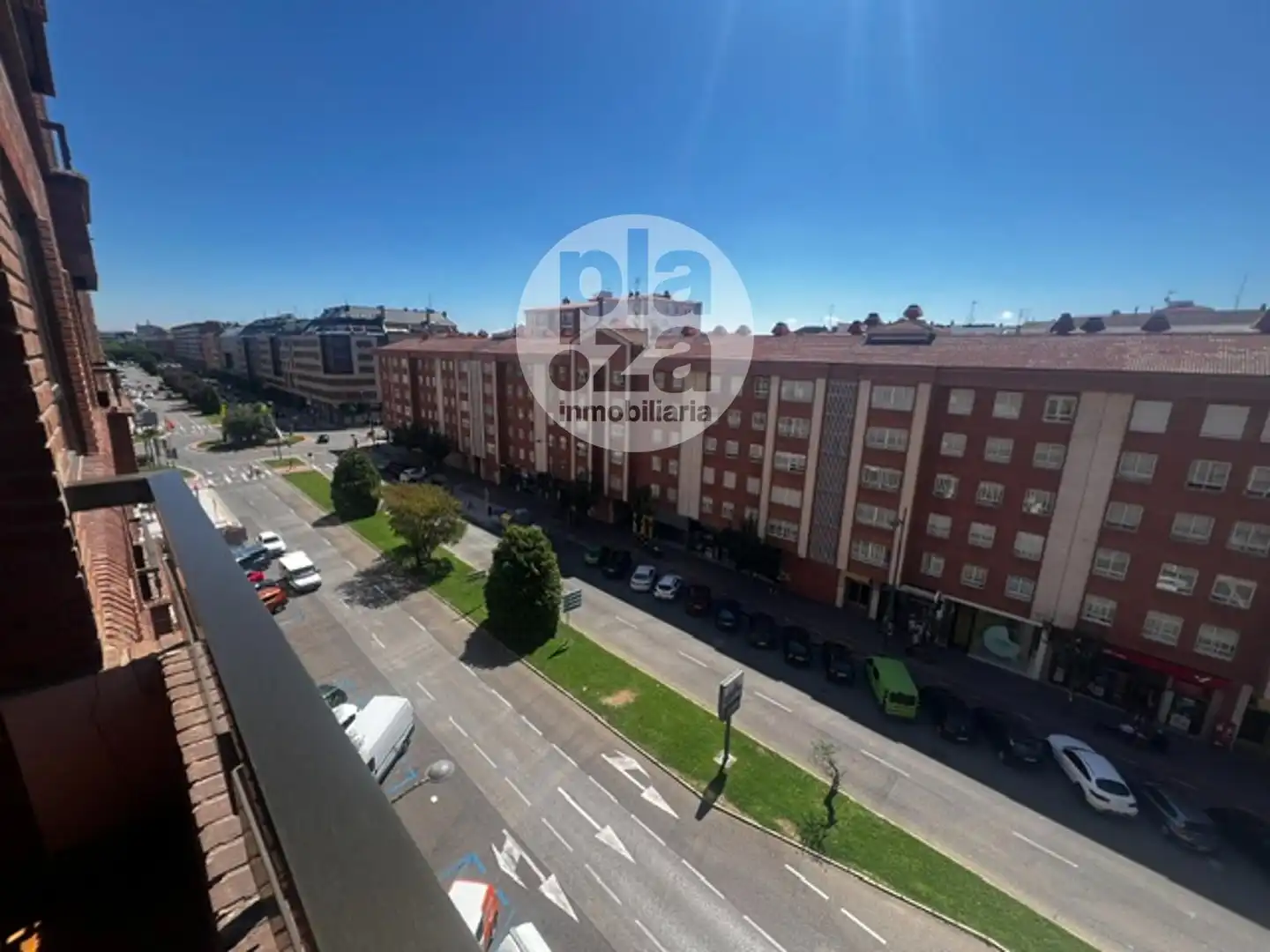 Außenansicht von Wohnung zur Miete in Burgos mit Heizung, Terrasse und Abstellraum