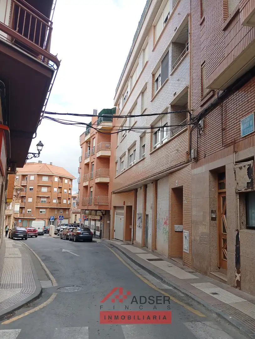Vista exterior de Piso en venta en Lardero con Calefacción, Parquet y Trastero