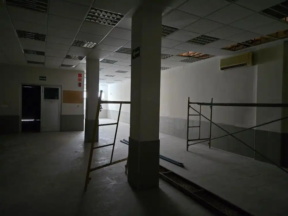 Geschaftsraum zur Miete in PIRINEOS, Universidad