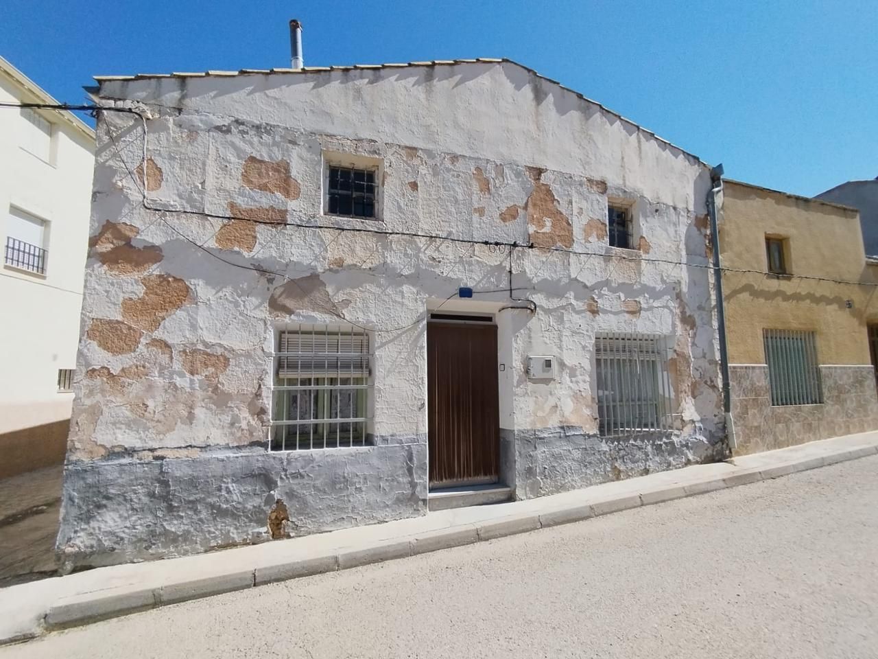 Vista exterior de Finca rústica en venda en San Lorenzo de la Parrilla amb Jardí privat