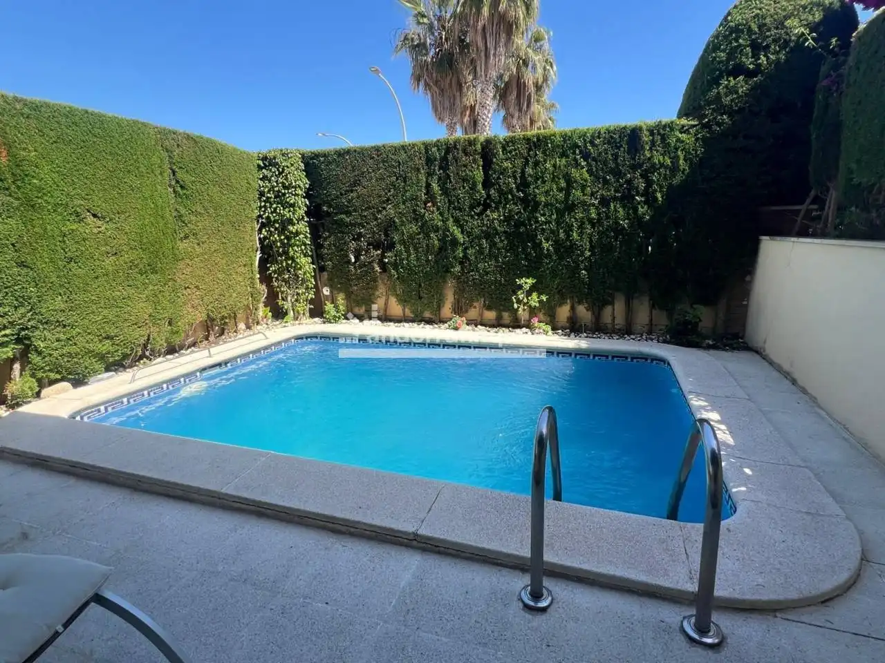 Piscina de Casa o xalet en venda en Vilassar de Mar amb Jardí privat, Terrassa i Piscina