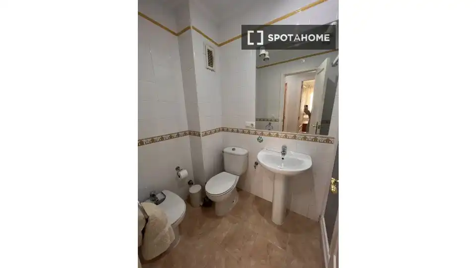 Room in La Calzada - La Florida