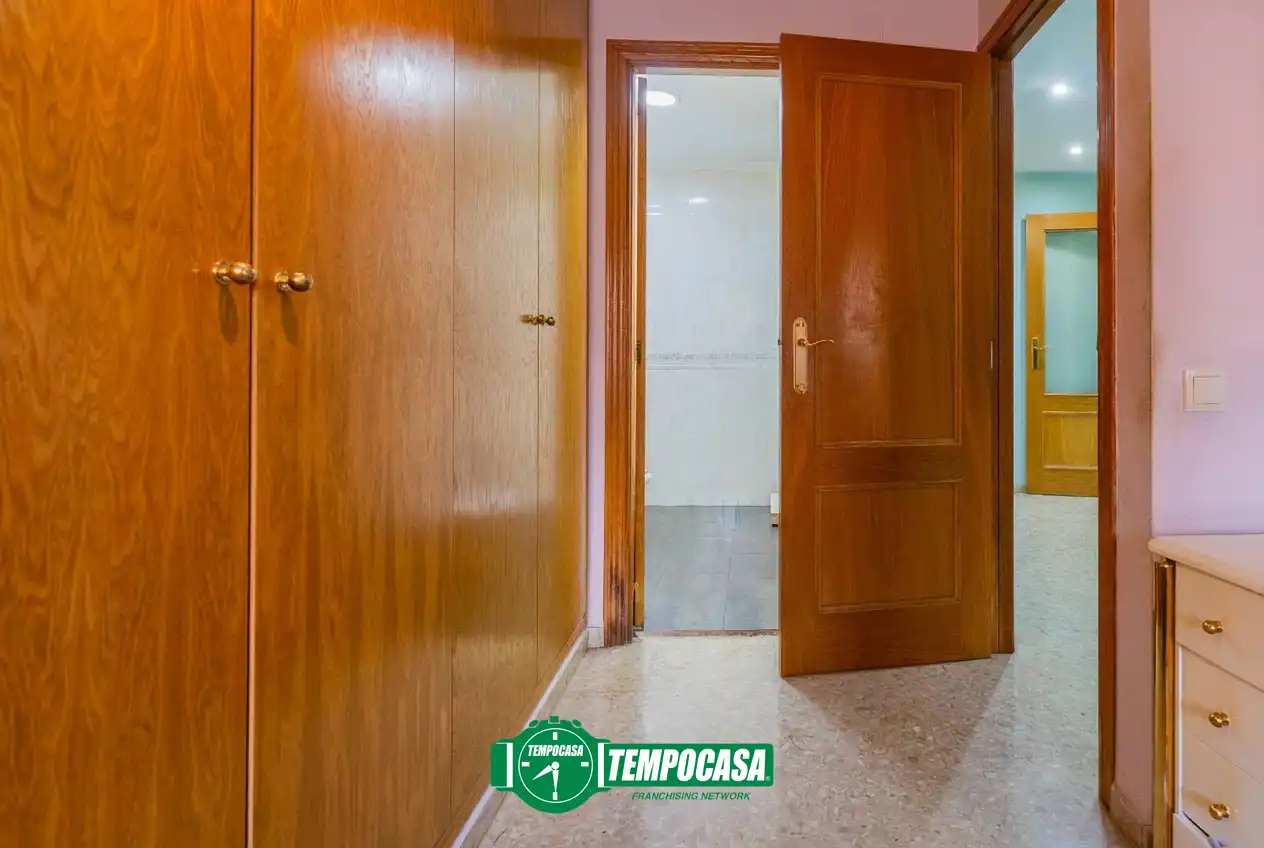 Wohnung zum Verkauf in Valencia mit Klimaanlage und Balkon