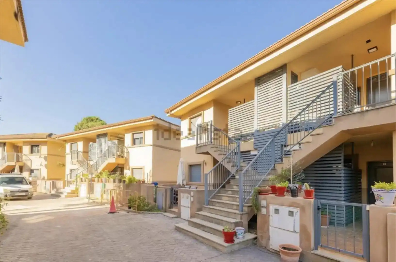 Vista exterior de Pis en venda en Godelleta amb Aire condicionat, Jardí privat i Piscina