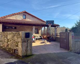 Vista exterior de Casa o xalet en venda en Maside amb Calefacció, Jardí privat i Terrassa