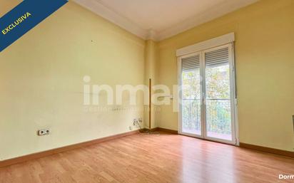 Schlafzimmer von Wohnung zum verkauf in  Madrid Capital mit Balkon