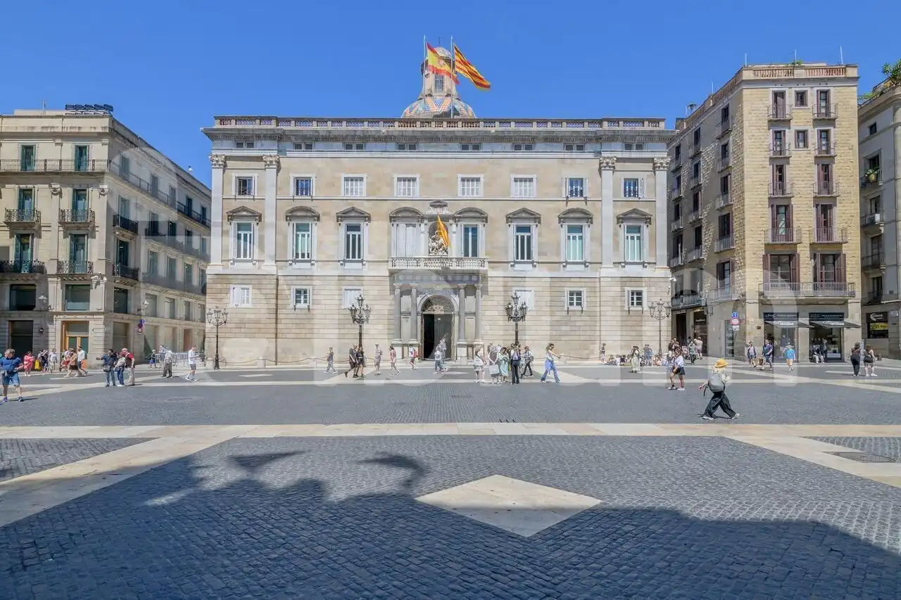 Vista exterior de Edifici en venda en Barcelona