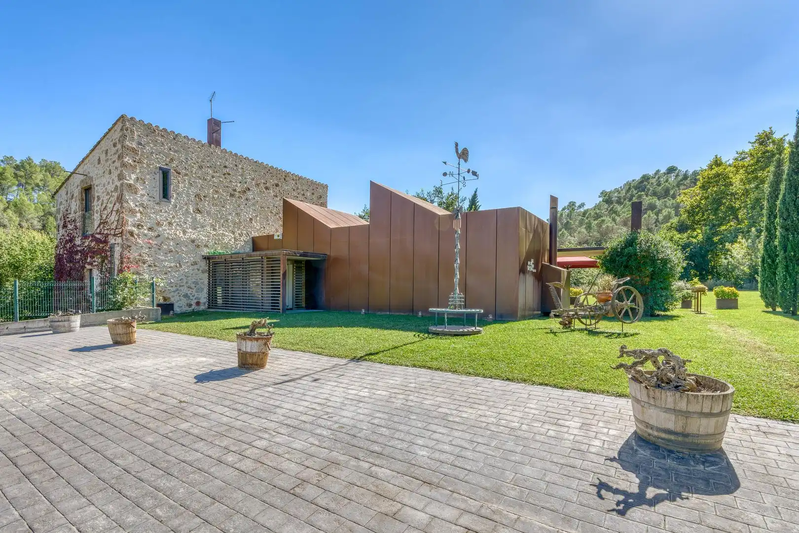 Vista exterior de Finca rústica en venta en Boadella i les Escaules con Calefacción, Jardín privado y Terraza