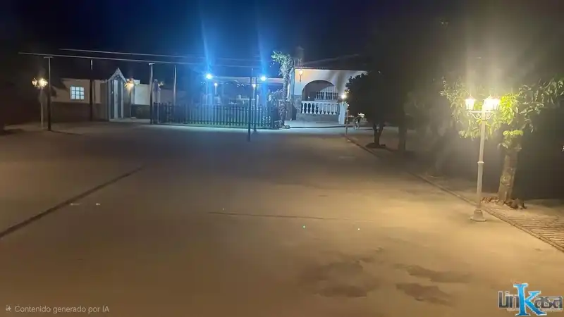 Aparcament de Casa o xalet en venda en Linares amb Jardí privat, Piscina i Moblat