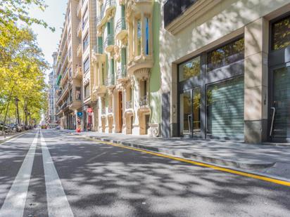 Exterior view of Premises for sale in  Barcelona Capital  with Air Conditioner, Heating and Alarm