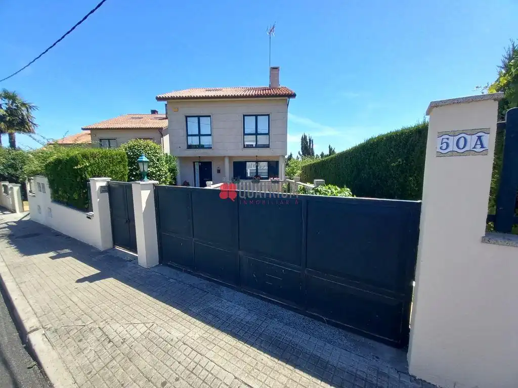 Vista exterior de Casa o chalet de alquiler en Santiago de Compostela  con Calefacción, Jardín privado y Trastero