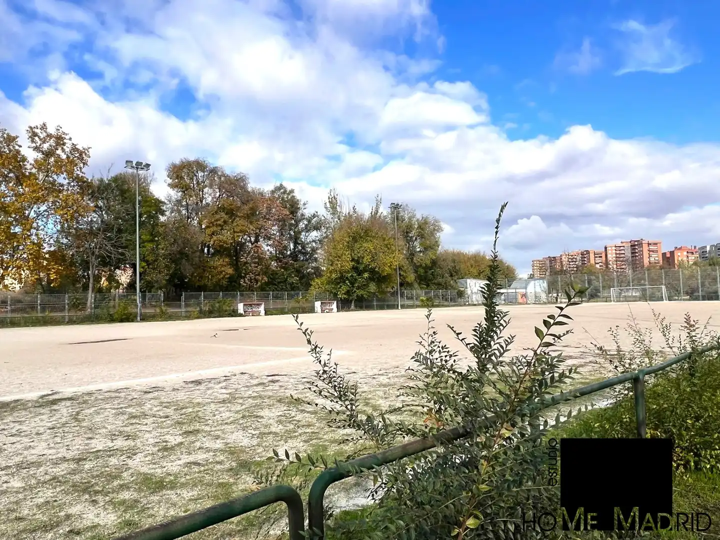 Vista exterior de Planta baixa en venda en Madrid amb Calefacció, Jardí privat i Traster